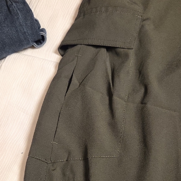 SANTINY Women's Olive Cargo Capris,SZ L. - Picture 3 of 8